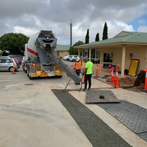 Pouring_concrete_